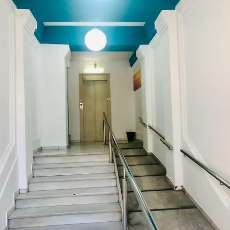 Berni's House דירה